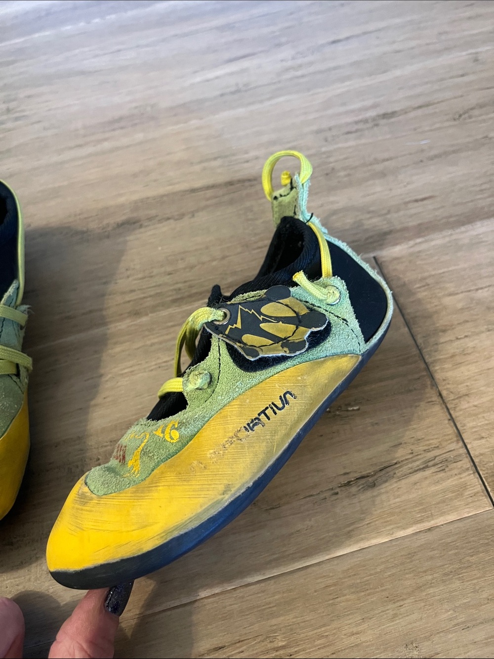 LA SPORTIVA STICKIT CLIMBING SHOES - 10-11 - Picture 2 of 7